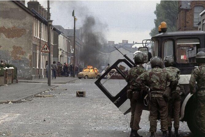 2 Hour Terror and Mural History Belfast taxi Private Tour - Shankill Road Murals: Loyalist Perspective on the Same War