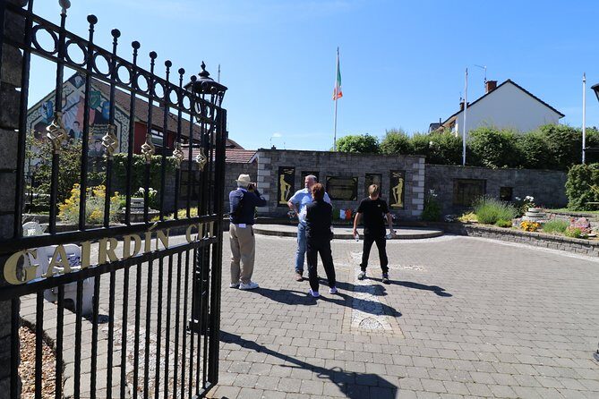 Falls road Murals Walking Tour with former prisoners - The 90-minute itinerary, stop by stop (what you’ll actually do)