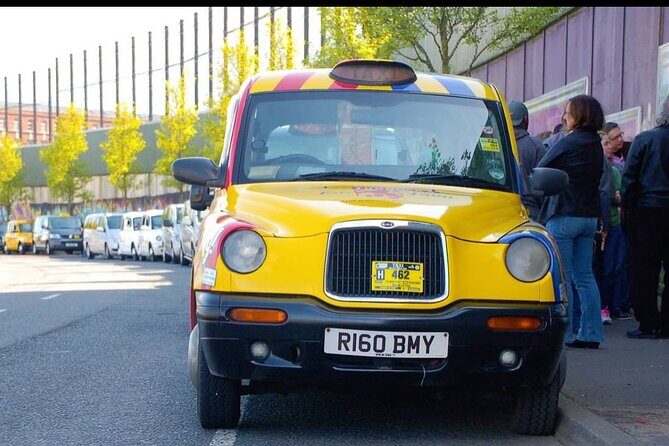 History of Belfast conflict and terror 1 hour black taxi tour - A black taxi ride through Belfast’s hardest chapters