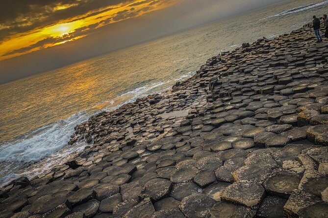 Luxury Giants Causeway Tour in Mercedes + FREE Belfast Mural Tour - The Dark Hedges and Ballintoy: Game of Thrones for Real-Life Travelers
