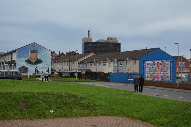 Private 1 Hour Belfast Taxi cab Tour - Divis: the last wall and what that implies