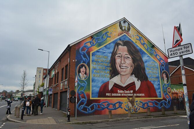Private 1 Hour Belfast Taxi cab Tour - Falls Road Library and Sinn Féín HQ photo stop: symbols, politics, and modern Belfast