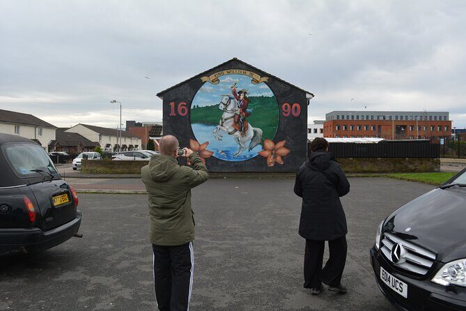 Private 1 Hour Belfast Taxi cab Tour - How the best guides keep the story from turning into noise