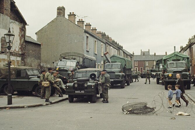 Private Belfast Troubles Cab Tour Adventure 2hrs Personal Guide - Crumlin Road Jail and the Court House: a photo stop with real weight
